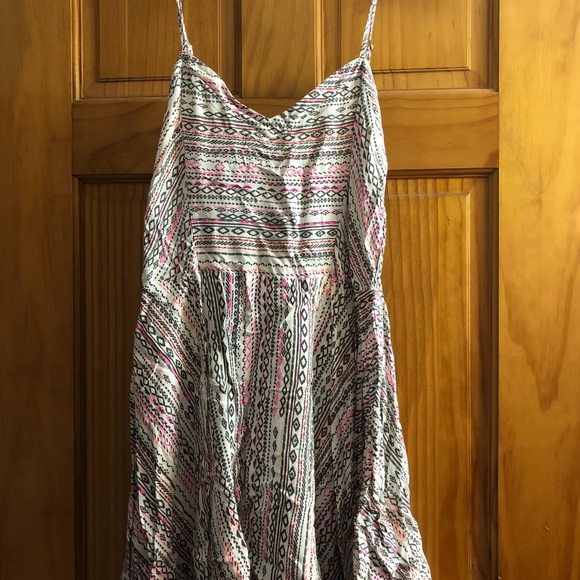 Dresses and shirts - Picture 6 of 8